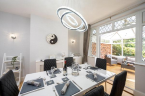 Mulberry House - Luxurious and Modern 4-Bed in Solihull near NEC,JLR, Airport, Resorts World, HS2